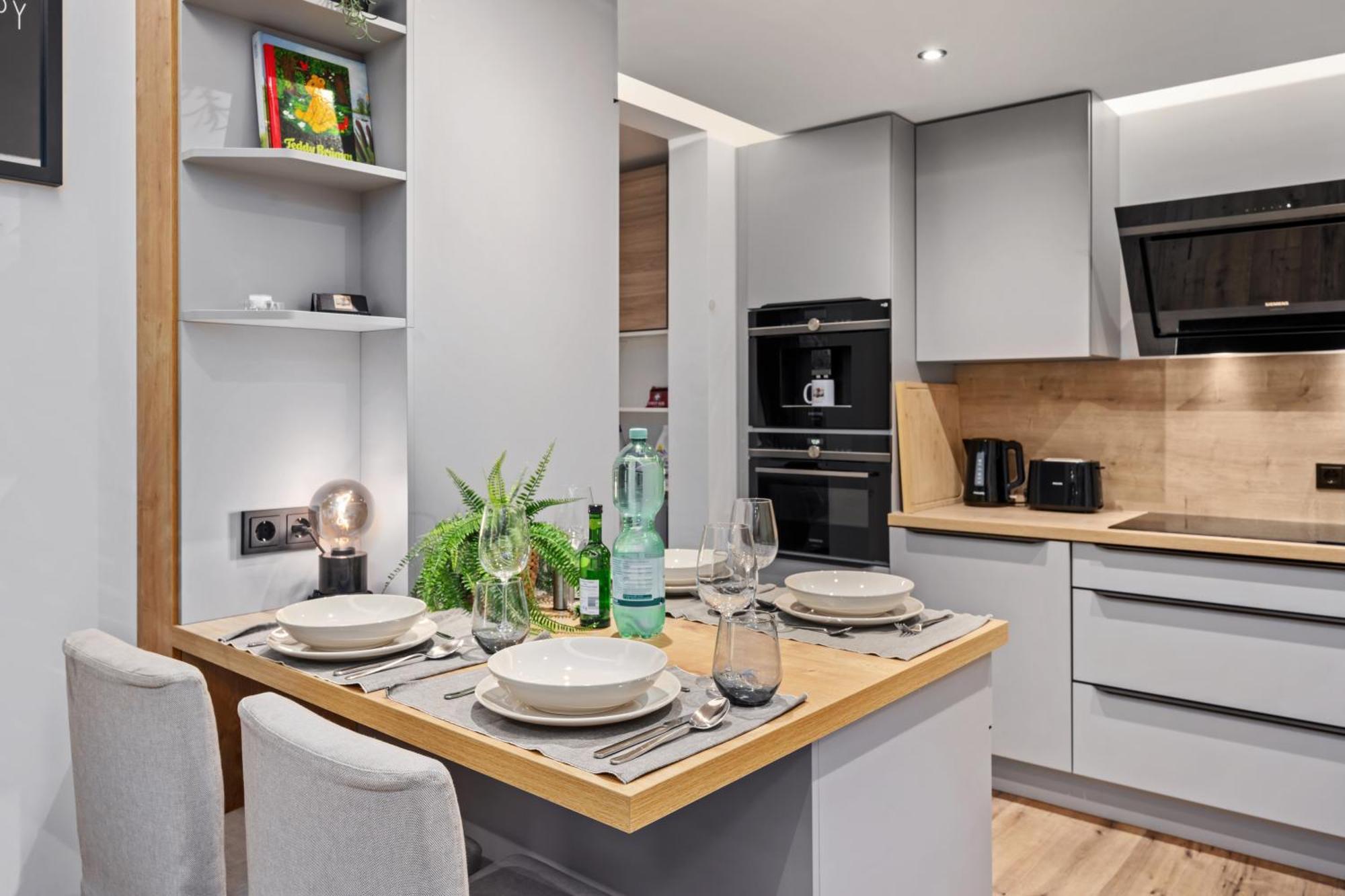 Edler Wohnraum Noble Stadtoase Mit Boxspringbett, Kaffeevollautomat, Lift & Parkplatz Chemnitz Esterno foto