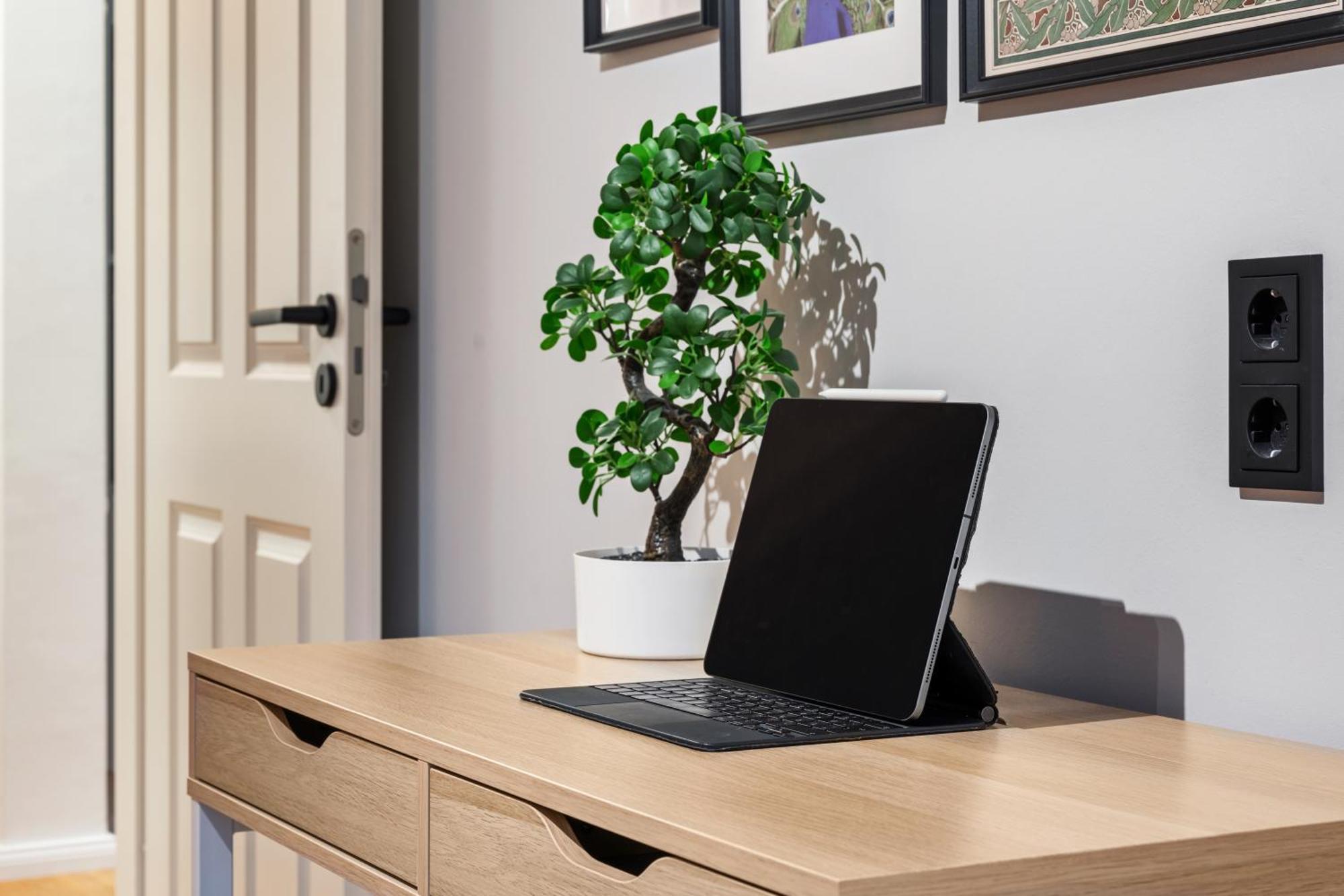 Edler Wohnraum Noble Stadtoase Mit Boxspringbett, Kaffeevollautomat, Lift & Parkplatz Chemnitz Esterno foto